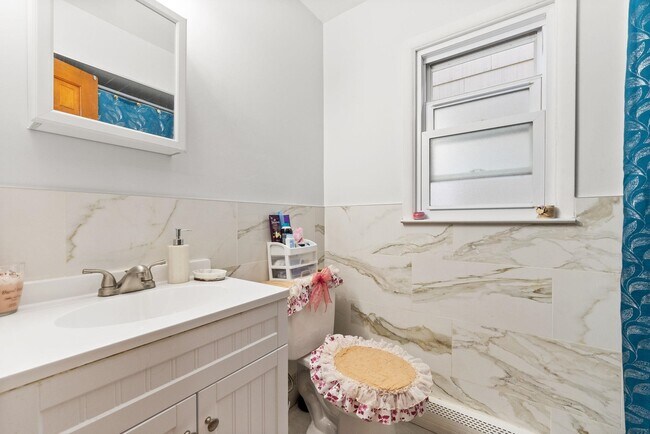 Building Photo - 50 Cottage St