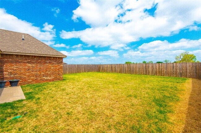 Building Photo - 12108 Chesterfield Ln