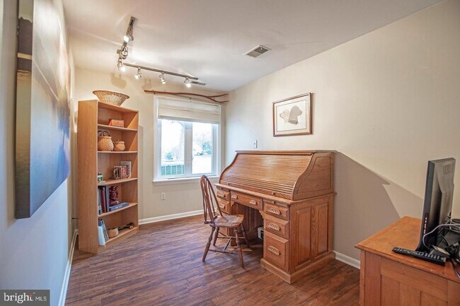 Building Photo - 502 Portsmouth Ct