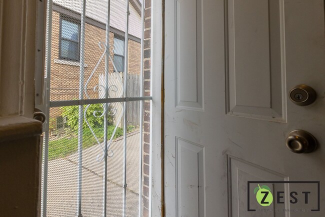 Building Photo - - BEAUTIFUL 3-BEDROOM 1 BATHROOM  April 11th 2-2:30 pm!