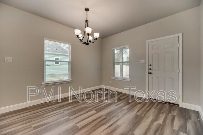 Building Photo - 1518 Walworth St