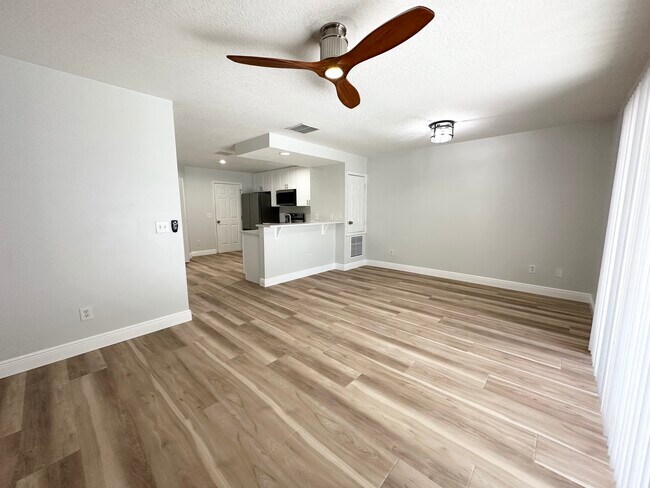 Building Photo - 804 E South St