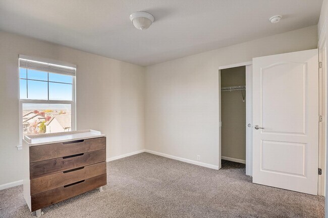 Building Photo - 16653 Edwards Way