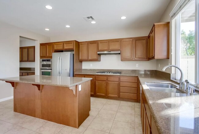 Building Photo - 1059 Vista Pointe Blvd