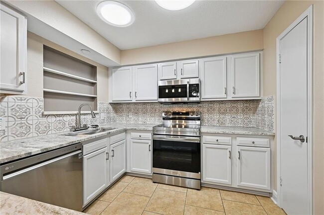 Building Photo - 2216 Teal St