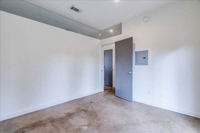 Building Photo - 2811 Hardeman-B