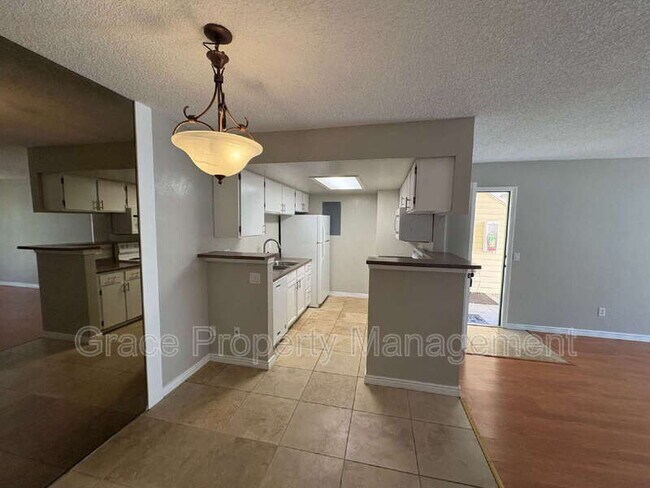 Building Photo - 8555 E Fairmount Dr