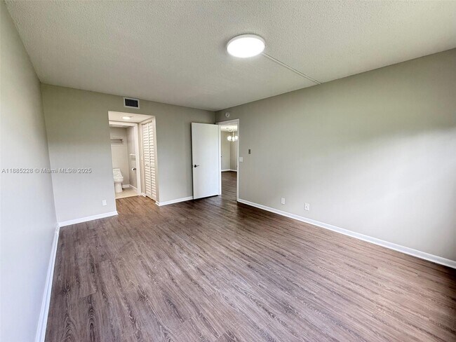 Building Photo - 901 SW 128th Ave