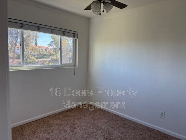 Building Photo - 3237 Highview Dr
