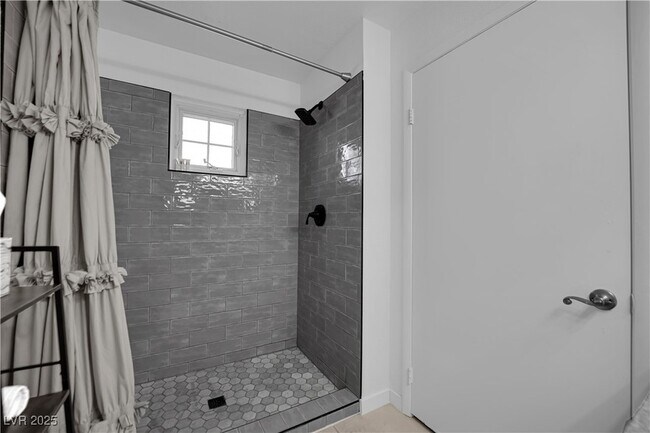 Building Photo - 1909 Mountain Hills Ct