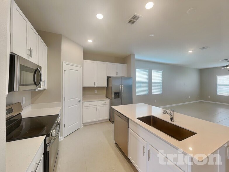 Building Photo - 728 Squire Ave