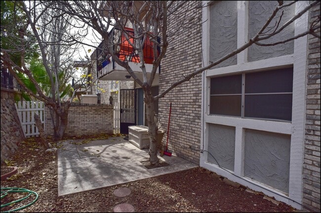 Building Photo - 6700 Escondido Dr