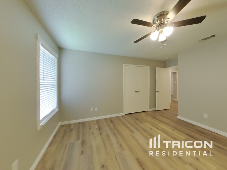 Building Photo - 8009 Mosstree Dr