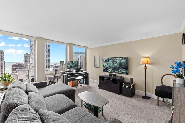 Building Photo - 111 E Chestnut St