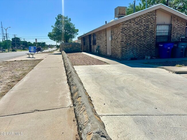 Building Photo - 11450 Sundrop Ct