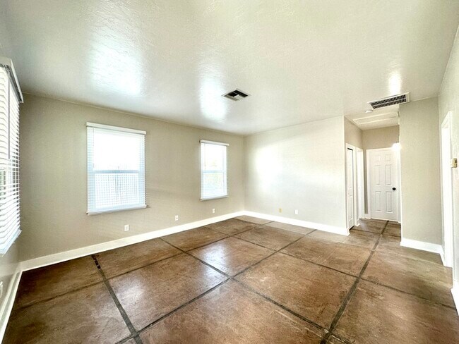 Building Photo - Renovated 3 Bedroom / 3 Bathroom House Nea...
