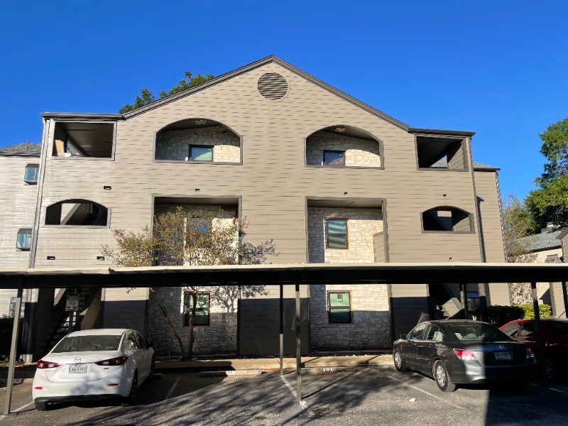 Building Photo - 1510 W N Loop Blvd