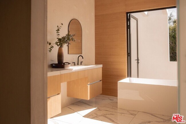 Building Photo - 6546 Colgate Ave