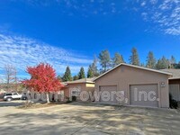 Building Photo - 620 Pearl Pl
