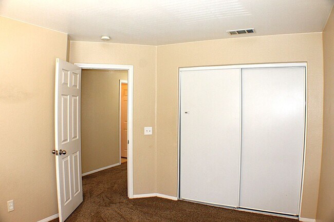 Building Photo - Moreno Valley Ranch, Spacious 4 Bedroom