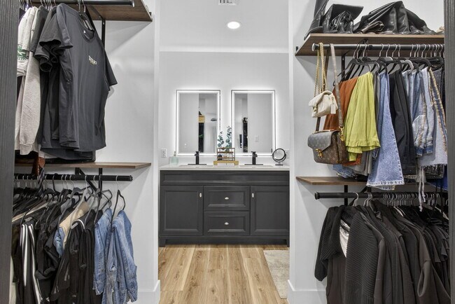 Building Photo - 701 37th St