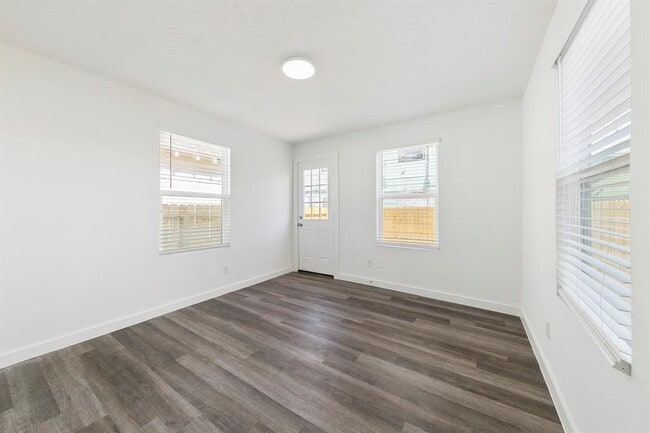 Building Photo - 706 38th St