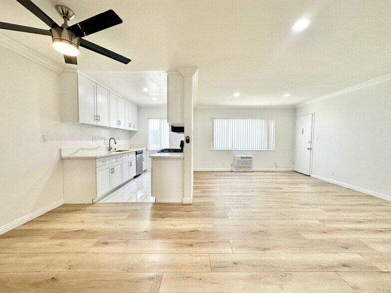 Building Photo - 6337 Whitsett Ave