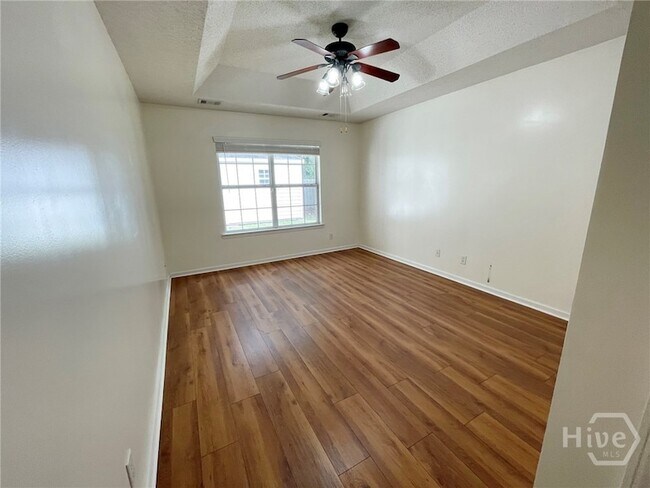 Building Photo - 102 Cormorant Way