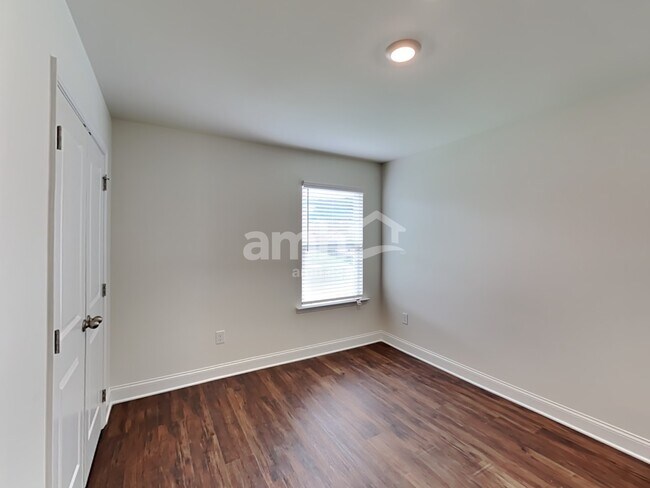 Building Photo - 824 Headland Wy
