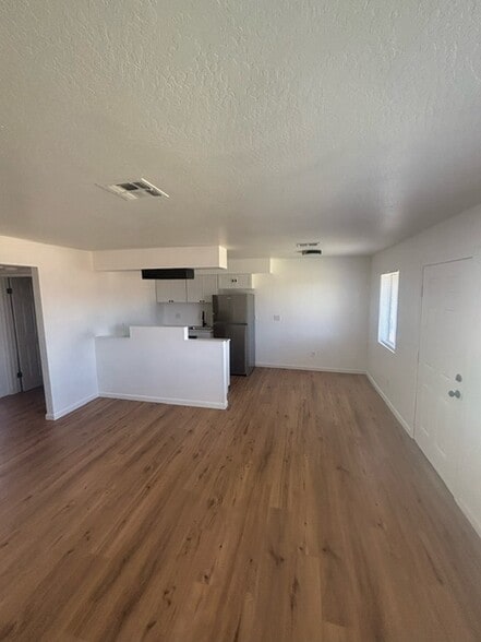 Building Photo - 321 W Orange Ave