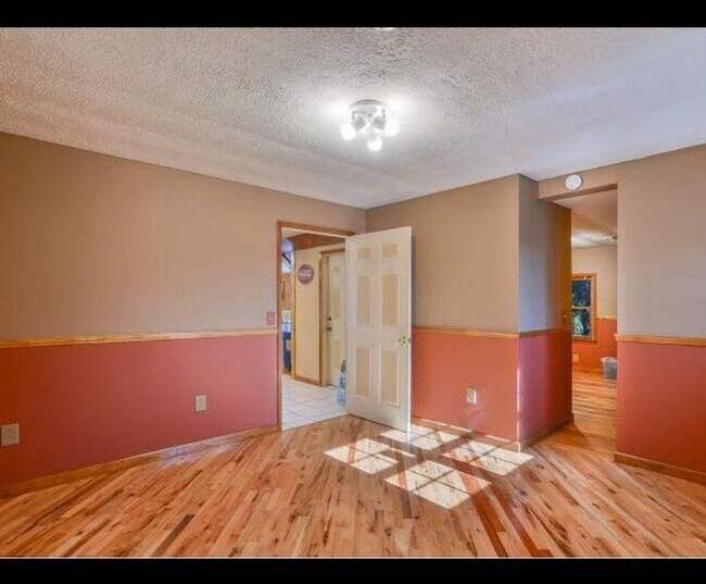 Building Photo - 492 Olinger Dr