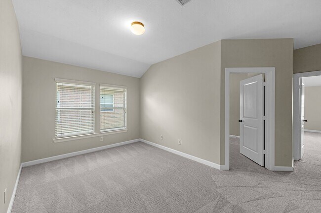 Building Photo - 4014 Pinecrest Hollow