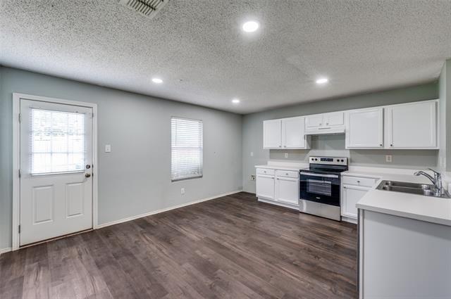 Building Photo - 8405 Seven Oaks Ln