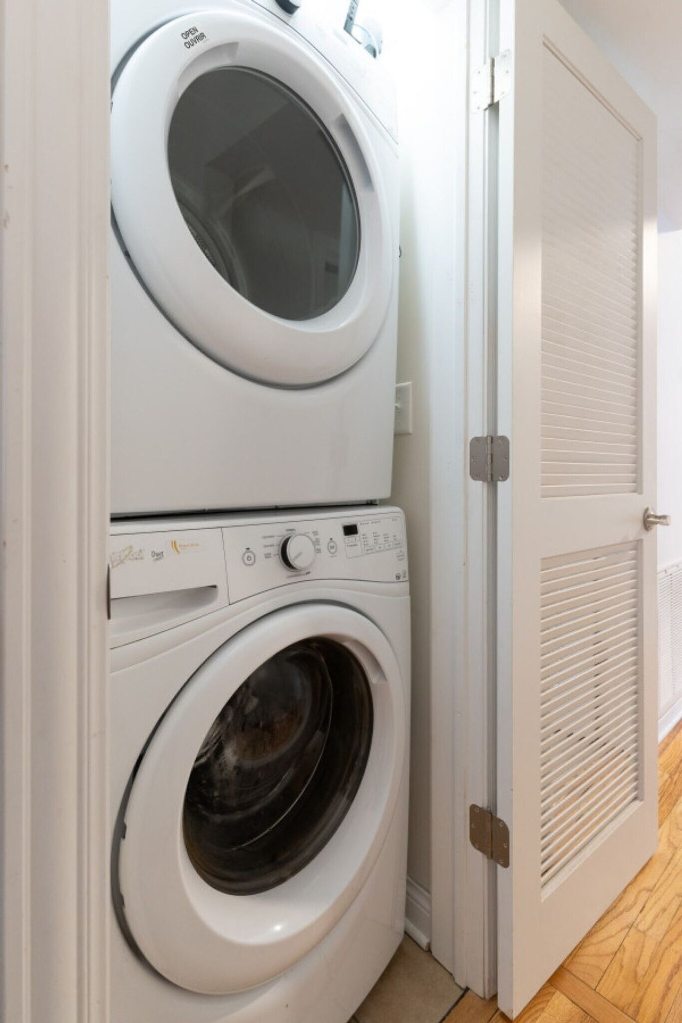 Building Photo - 2149 W Division St