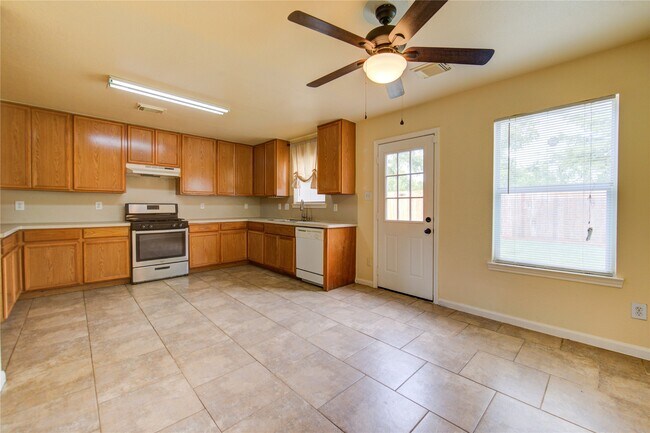 Building Photo - 6422 Mildenhall Ct