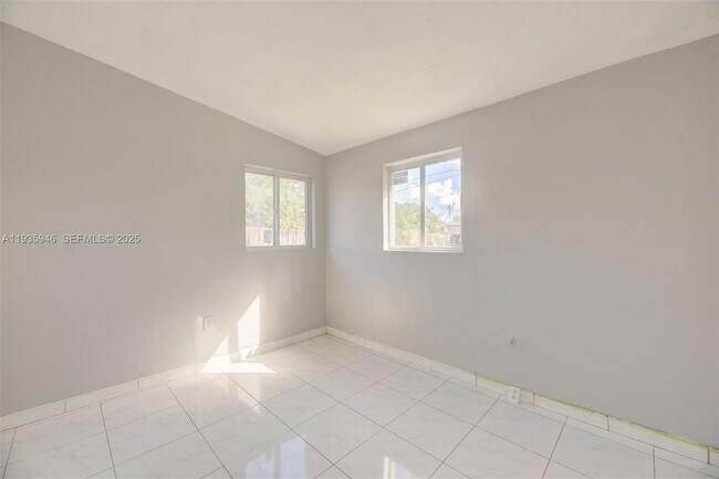 Building Photo - 3510 SW 39th St