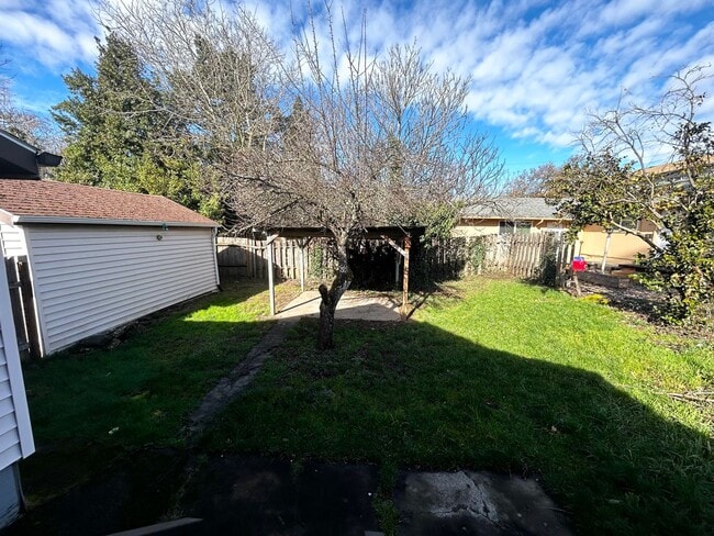 Building Photo - SE Portland 2 Bedroom Home!