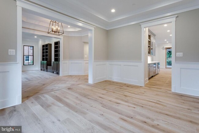 Building Photo - 5615 McLean Dr