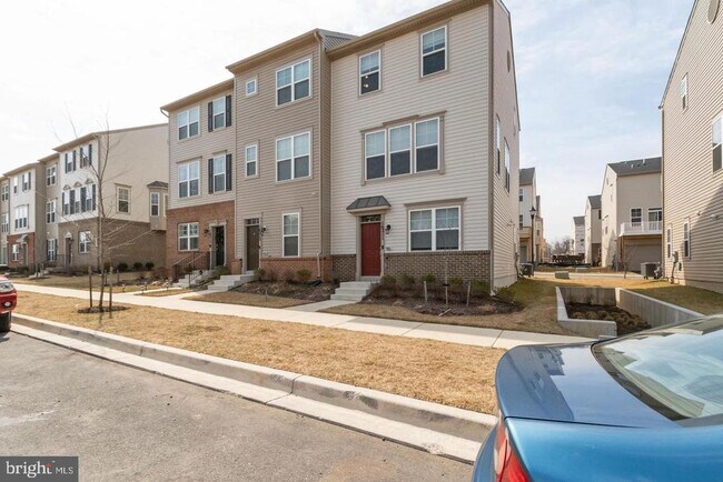 Building Photo - 16211 Coolidge Ave