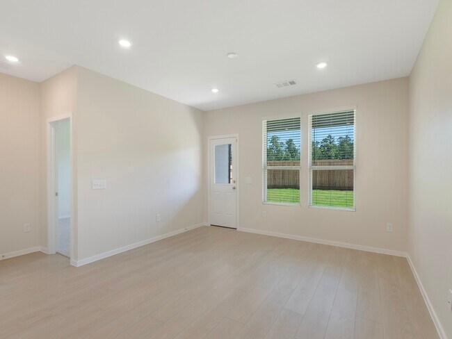 Building Photo - 15881 Blass Vly Dr
