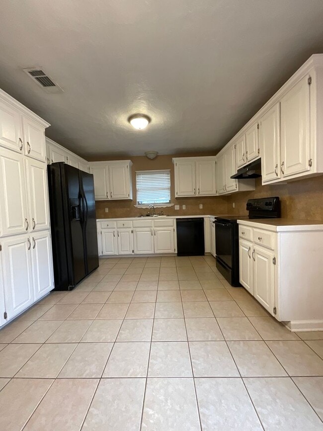 Building Photo - 110 Delia Dr