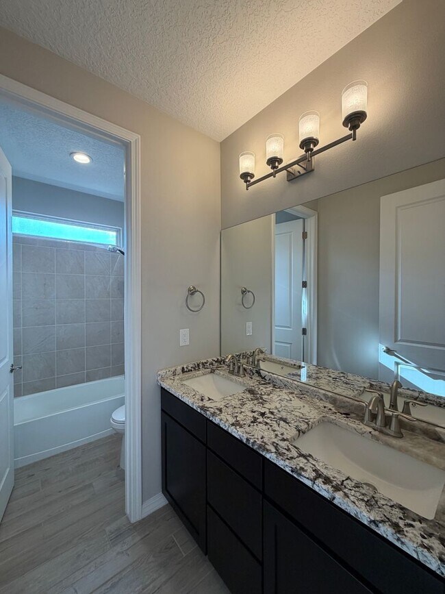 Building Photo - 3969 Kodiak Rd NE