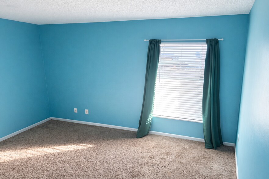 Building Photo - 856 Creekway Ct