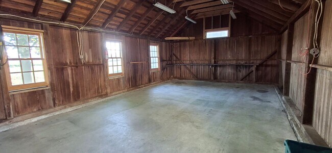 Building Photo - 2513 Donegal Springs Rd