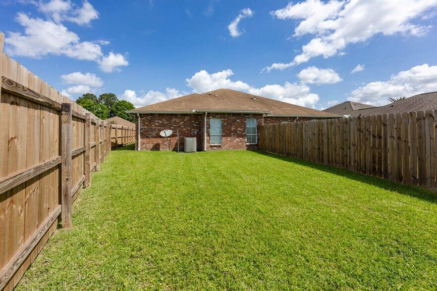 Building Photo - 9540A Lindale Ave