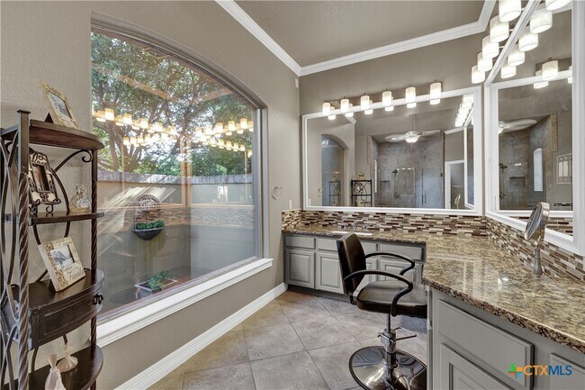 Building Photo - 9752 Trophy Oaks Dr