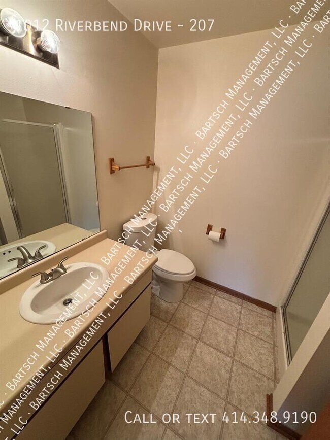 Building Photo - 1012 Riverbend Dr