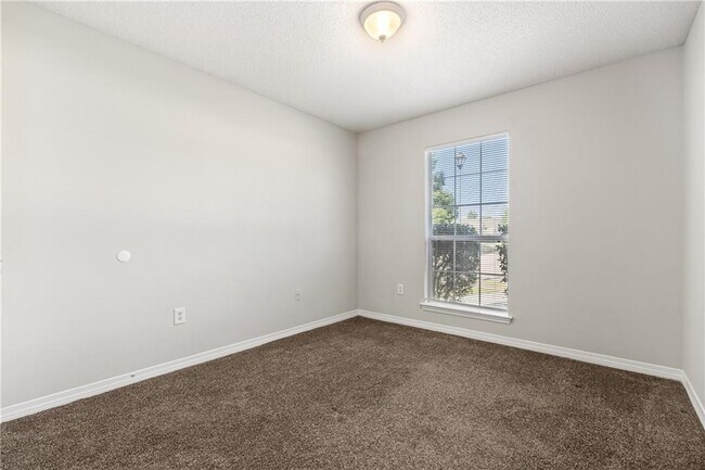 Building Photo - 2218 Summer Crossing