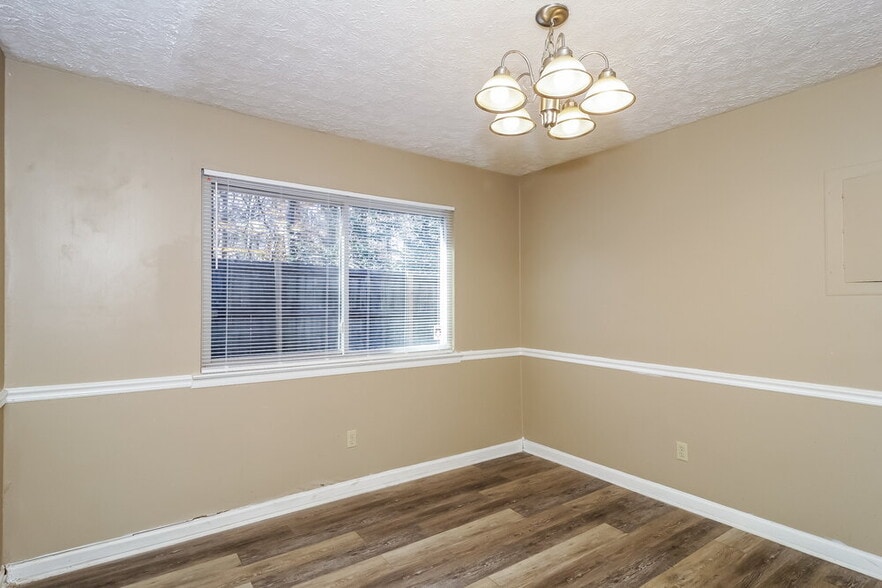 Building Photo - 972 Pine Hollow Rd