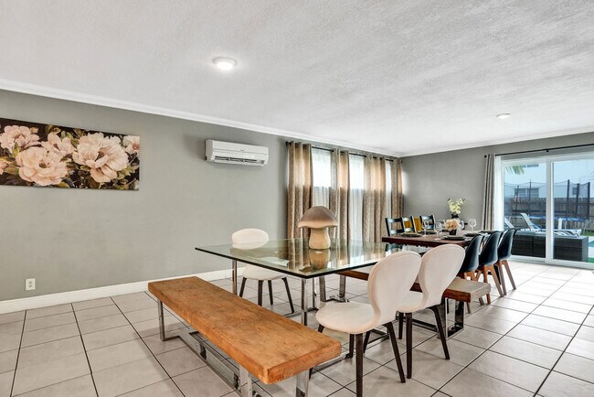 Building Photo - 5415 Harrison St